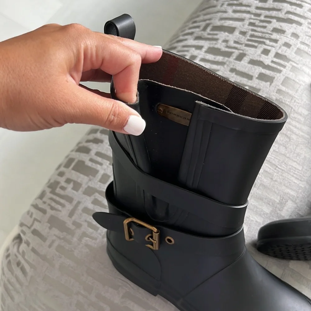 Like New! Authentic Burberry Rain Boots Black Size 37 EU - Picture 3 of 11